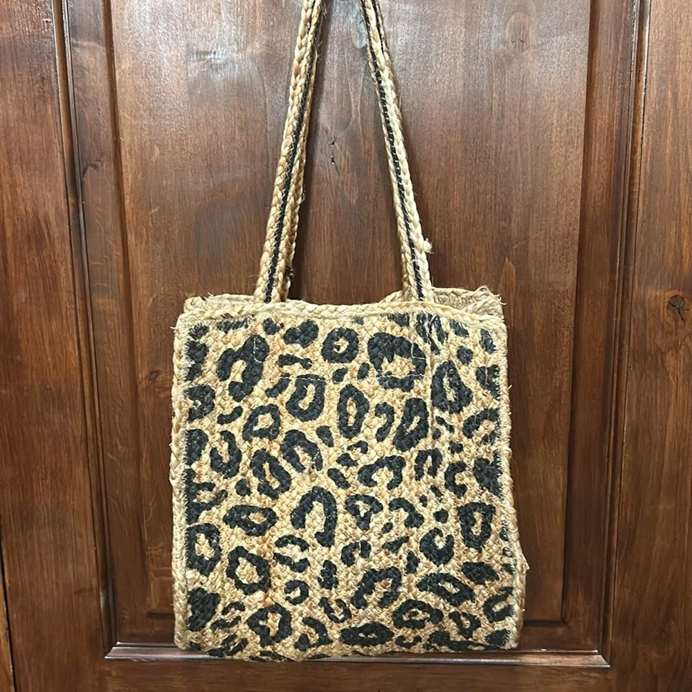 America & Beyond jute, animal print tote, like new | offer in description